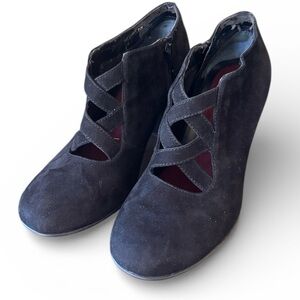 Aerosoles Rolemantic Black Suede Cross‎ Strap Bootie Size 7.5